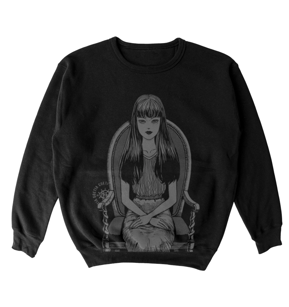 Poleron Junji Ito - Tomie sentada
